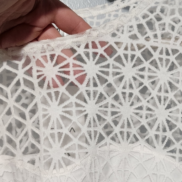 RVCA NWT Lion Eyes White Tank Top from Buckle Size Large Lightweight Beachy - Picture 6 of 16